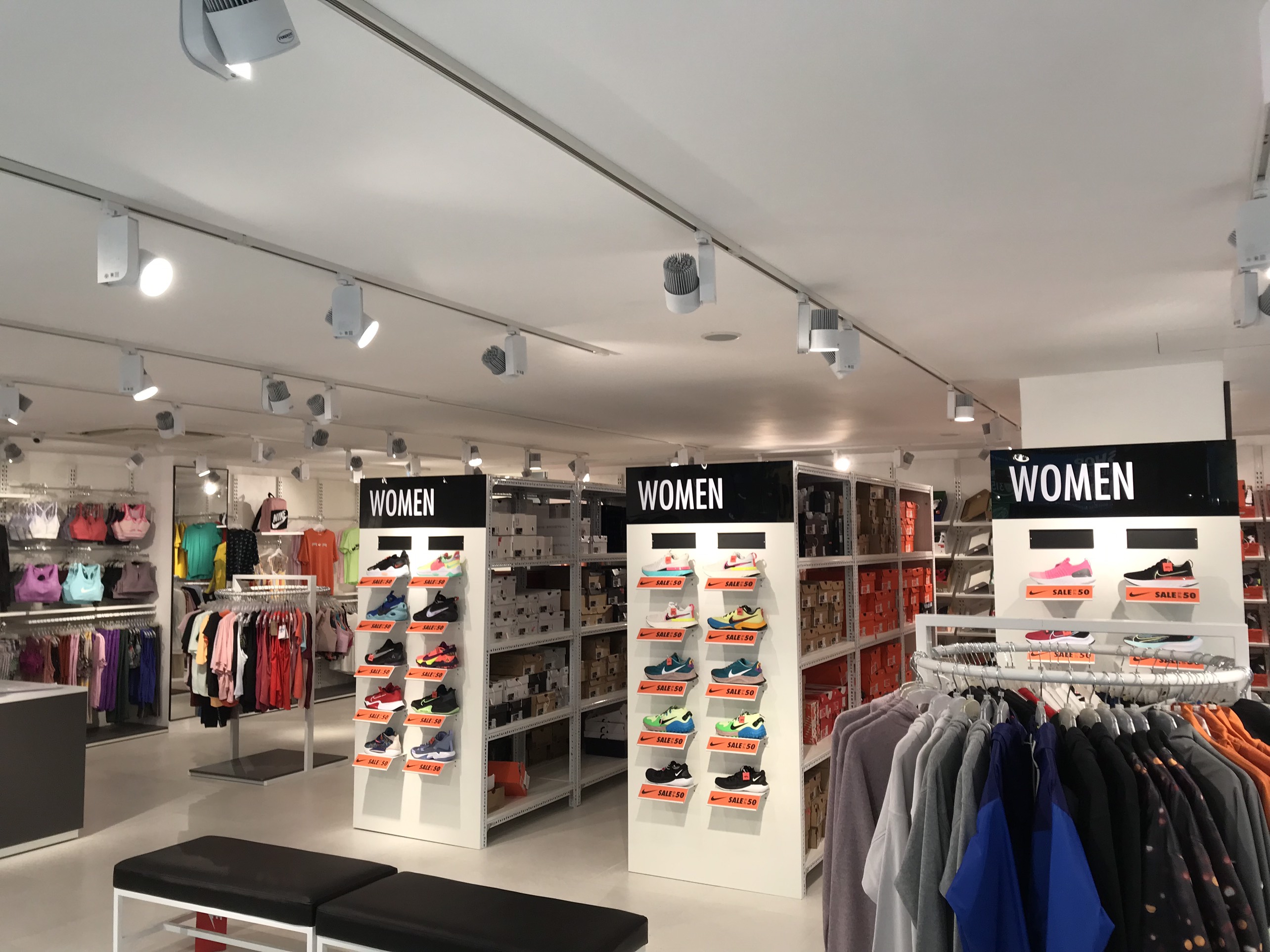Nike store hcm top